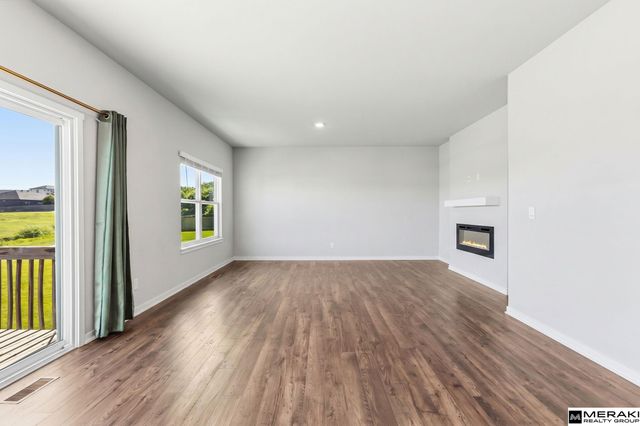 6409 Peters Parkway, Papillion, NE 68157