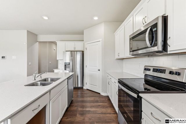 6409 Peters Parkway, Papillion, NE 68157
