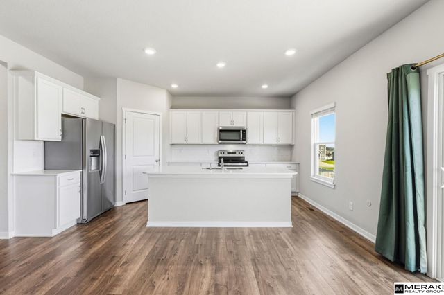 6409 Peters Parkway, Papillion, NE 68157