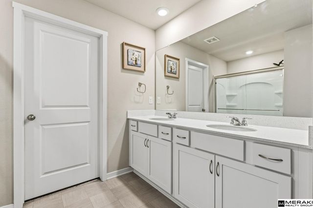 6409 Peters Parkway, Papillion, NE 68157