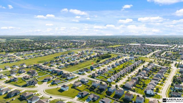 6409 Peters Parkway, Papillion, NE 68157