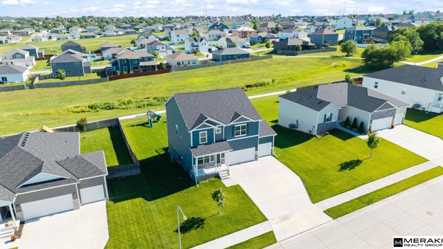 6409 Peters Parkway, Papillion, NE 68157
