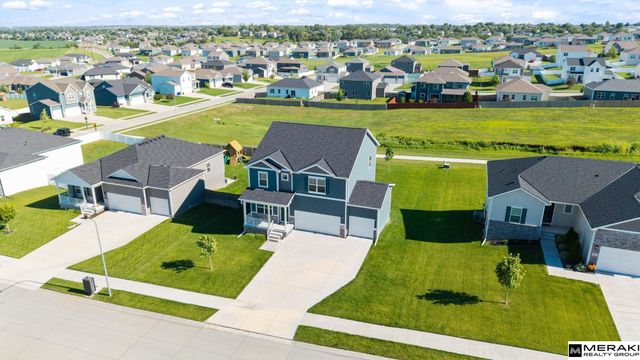 6409 Peters Parkway, Papillion, NE 68157