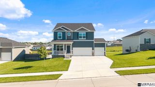 6409 Peters Parkway, Papillion, NE 68157