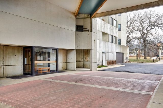 3930 Grand Avenue 4GN, Des Moines, IA 50312