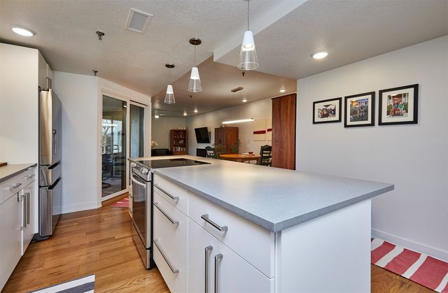 3930 Grand Avenue 4GN, Des Moines, IA 50312