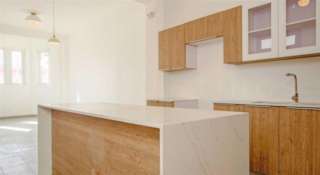 319 RECINTO SUR STREET 6, San Juan, PR 00901