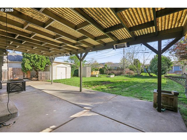 9306 Se SALMON St, Portland, OR 97216