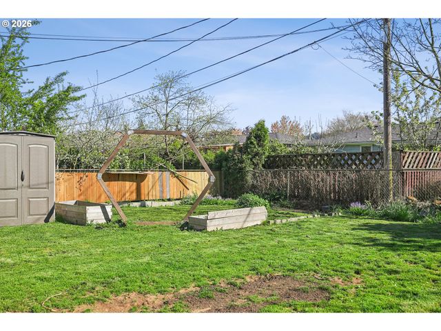 9306 Se SALMON St, Portland, OR 97216