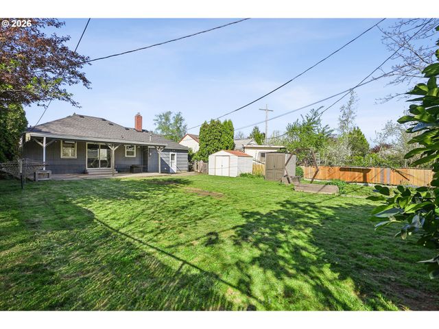 9306 Se SALMON St, Portland, OR 97216