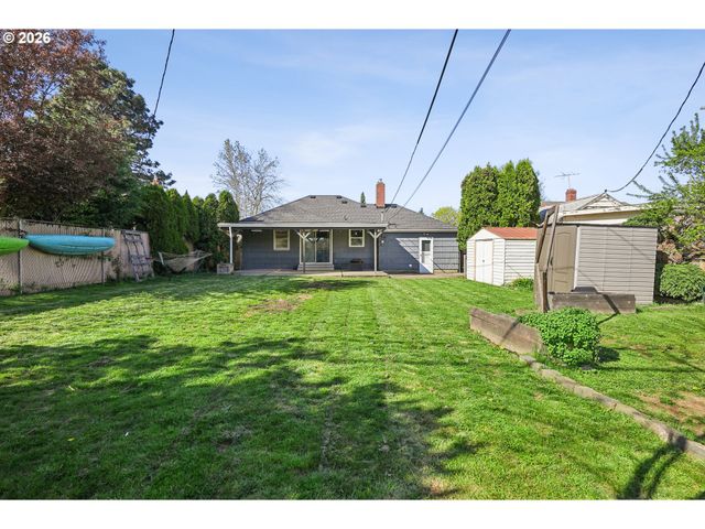 9306 Se SALMON St, Portland, OR 97216