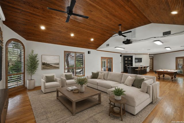 105 Rock Squirrel, Shavano Park, TX 78231