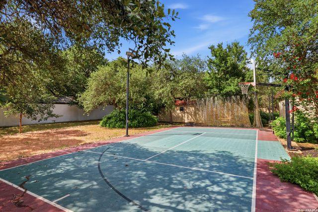 105 Rock Squirrel, Shavano Park, TX 78231