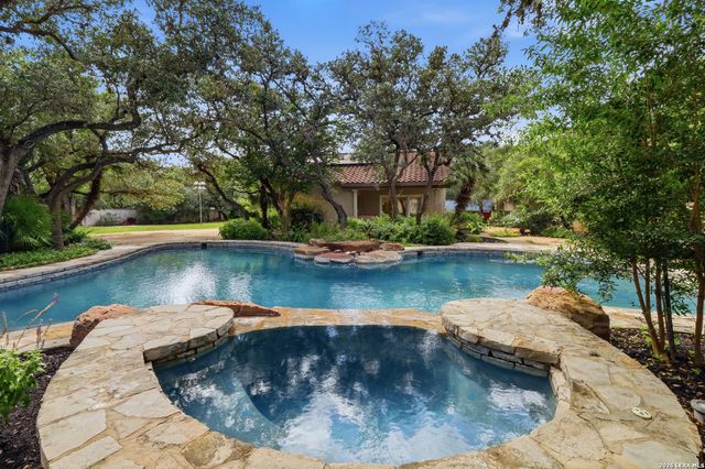 105 Rock Squirrel, Shavano Park, TX 78231