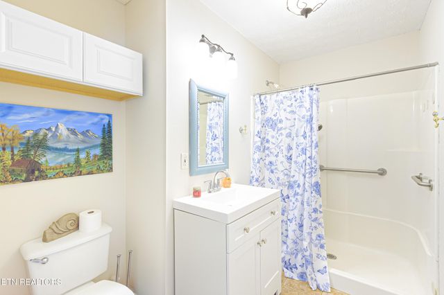 7114 Hannah Brook Rd, Knoxville, TN 37918