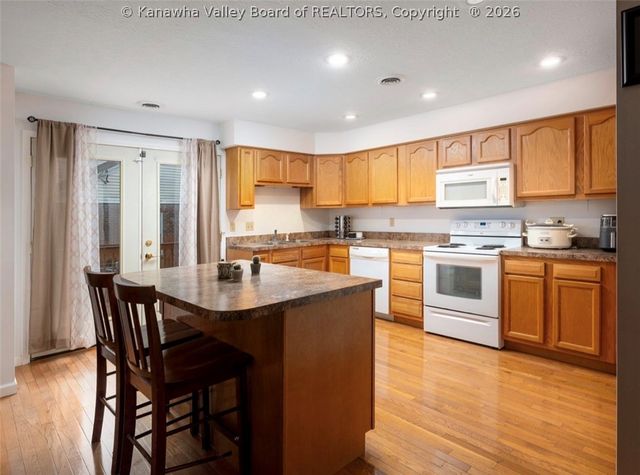 6 Lincoln Heights A, Alum Creek, WV 25003