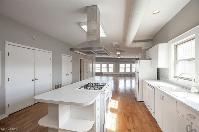 1401 W 75th Street G, Cleveland, OH 44102