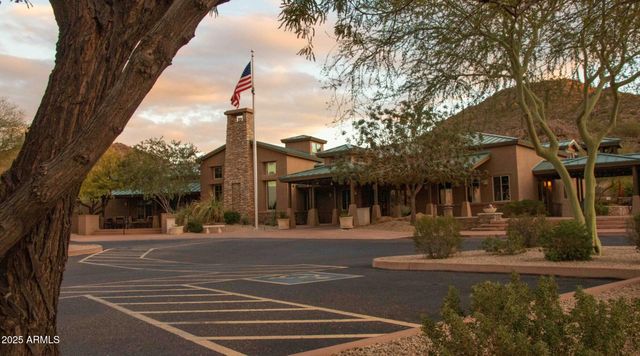 676 W TWIN PEAKS Parkway, San Tan Valley, AZ 85143