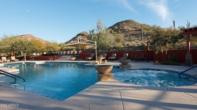 676 W TWIN PEAKS Parkway, San Tan Valley, AZ 85143
