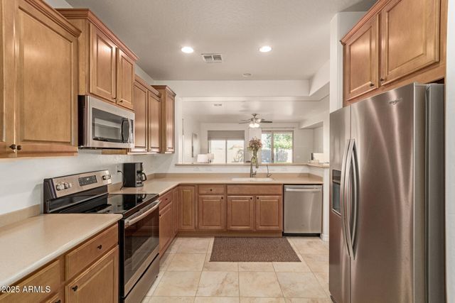 676 W TWIN PEAKS Parkway, San Tan Valley, AZ 85143