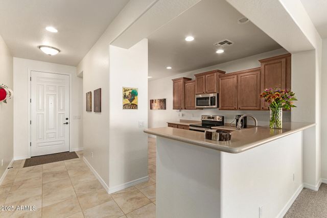 676 W TWIN PEAKS Parkway, San Tan Valley, AZ 85143