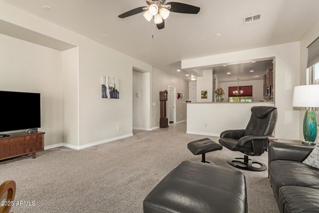 676 W TWIN PEAKS Parkway, San Tan Valley, AZ 85143