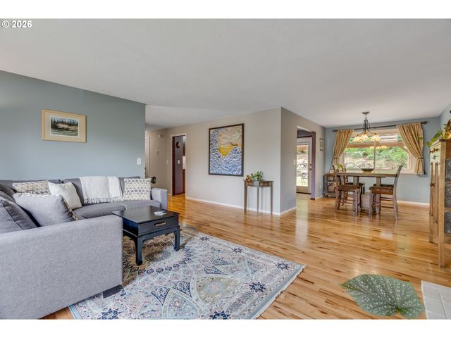 1930 Sw WILLOW Pkwy, Gresham, OR 97080
