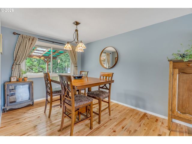 1930 Sw WILLOW Pkwy, Gresham, OR 97080