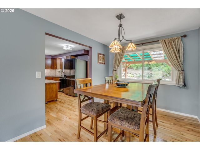 1930 Sw WILLOW Pkwy, Gresham, OR 97080
