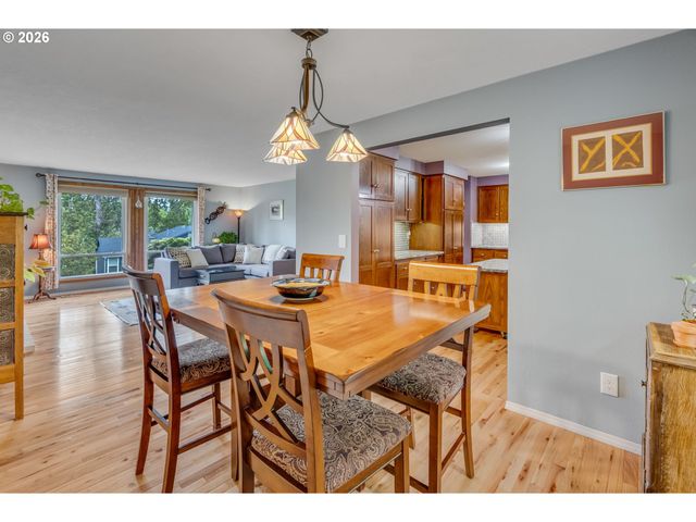 1930 Sw WILLOW Pkwy, Gresham, OR 97080