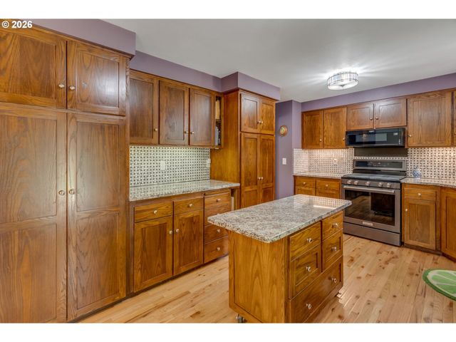 1930 Sw WILLOW Pkwy, Gresham, OR 97080
