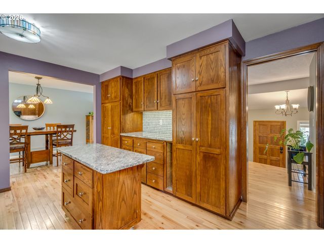 1930 Sw WILLOW Pkwy, Gresham, OR 97080