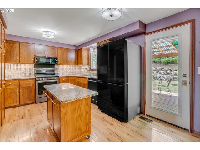 1930 Sw WILLOW Pkwy, Gresham, OR 97080