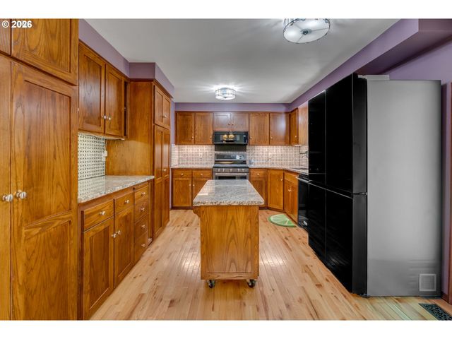1930 Sw WILLOW Pkwy, Gresham, OR 97080