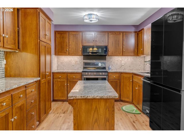 1930 Sw WILLOW Pkwy, Gresham, OR 97080