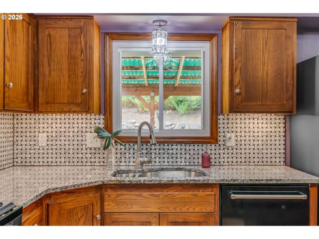 1930 Sw WILLOW Pkwy, Gresham, OR 97080