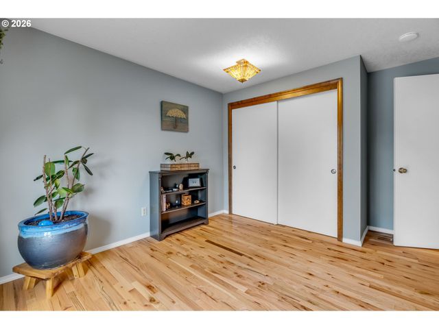 1930 Sw WILLOW Pkwy, Gresham, OR 97080