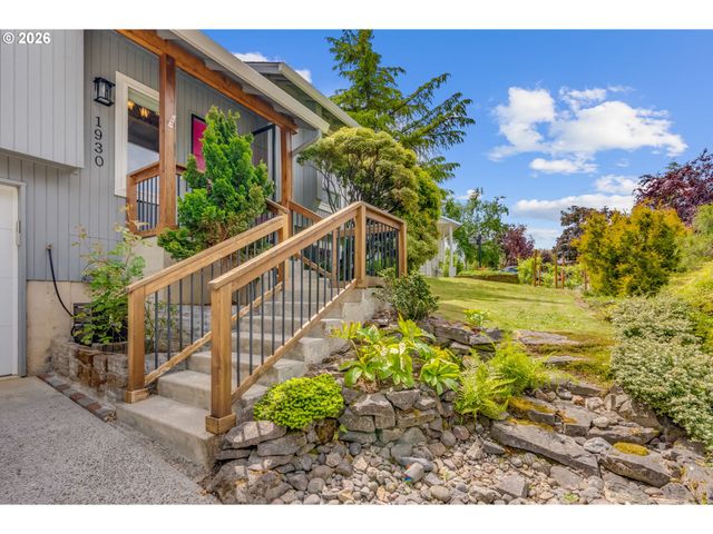 1930 Sw WILLOW Pkwy, Gresham, OR 97080