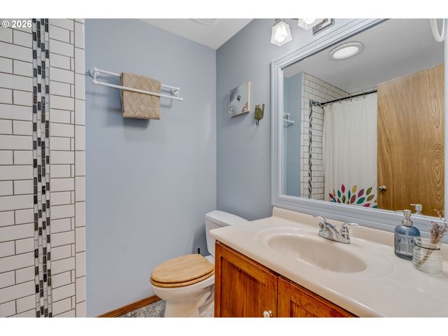 1930 Sw WILLOW Pkwy, Gresham, OR 97080