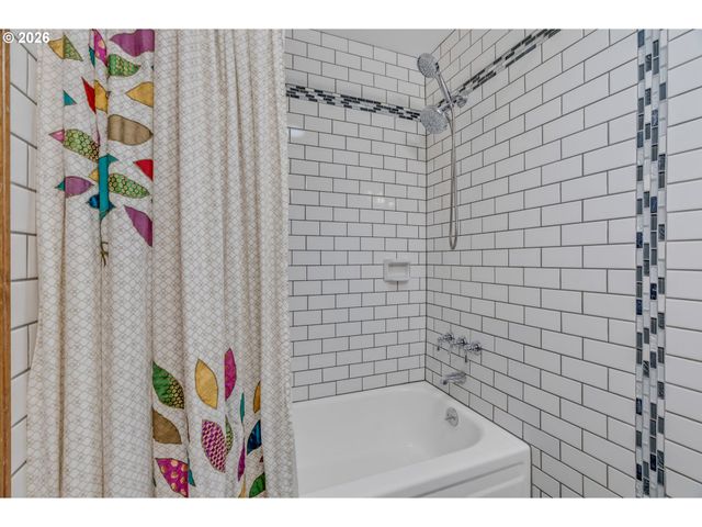 1930 Sw WILLOW Pkwy, Gresham, OR 97080