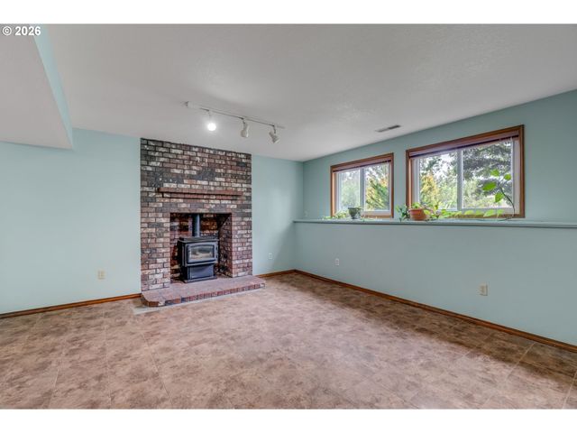 1930 Sw WILLOW Pkwy, Gresham, OR 97080