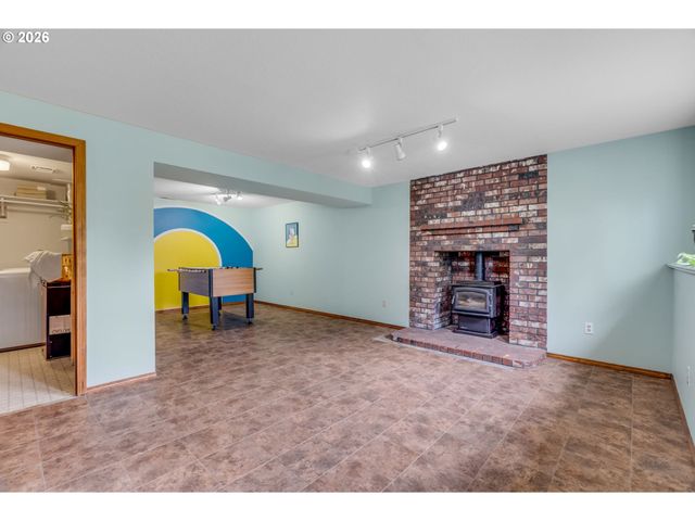 1930 Sw WILLOW Pkwy, Gresham, OR 97080