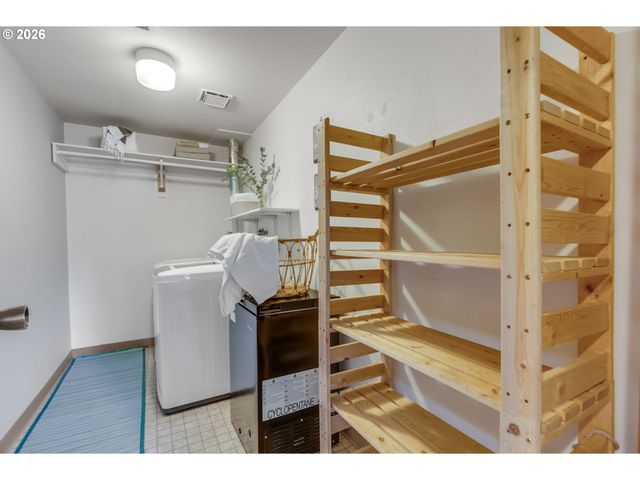 1930 Sw WILLOW Pkwy, Gresham, OR 97080