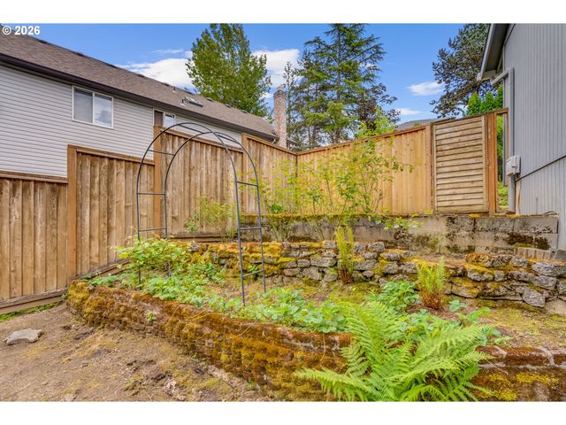 1930 Sw WILLOW Pkwy, Gresham, OR 97080