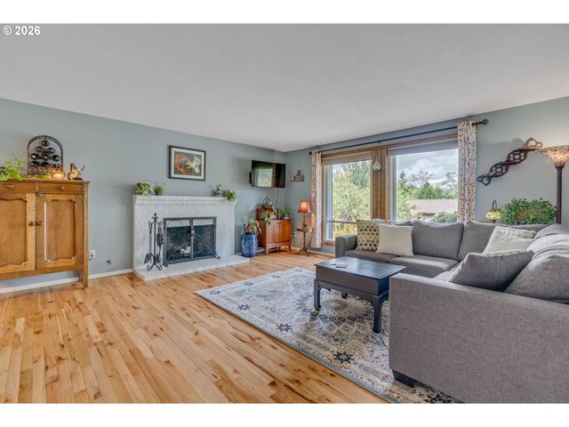 1930 Sw WILLOW Pkwy, Gresham, OR 97080