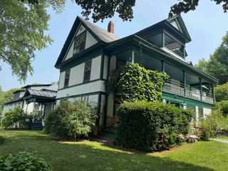 27 Inn Rd Apt 3, Charlotte, VT 05445