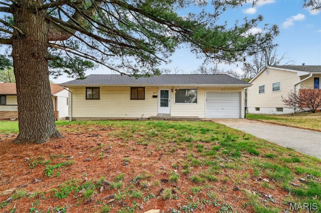 880 Tyson Drive, Florissant, MO 63031
