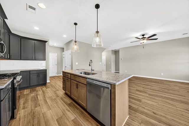104 Beaver Creek Way, Lagrange, GA 30241