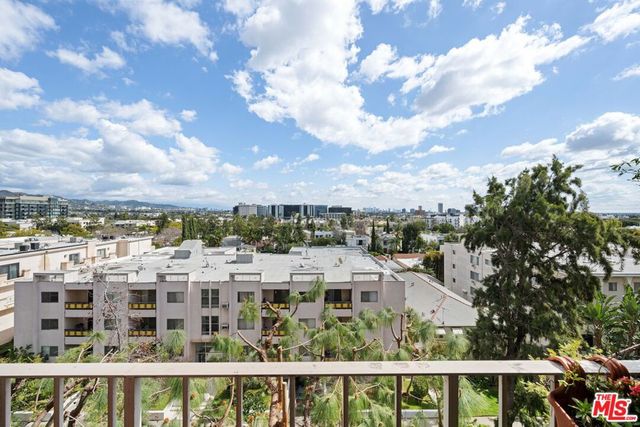 100 S Doheny Drive 512, Los Angeles, CA 90048