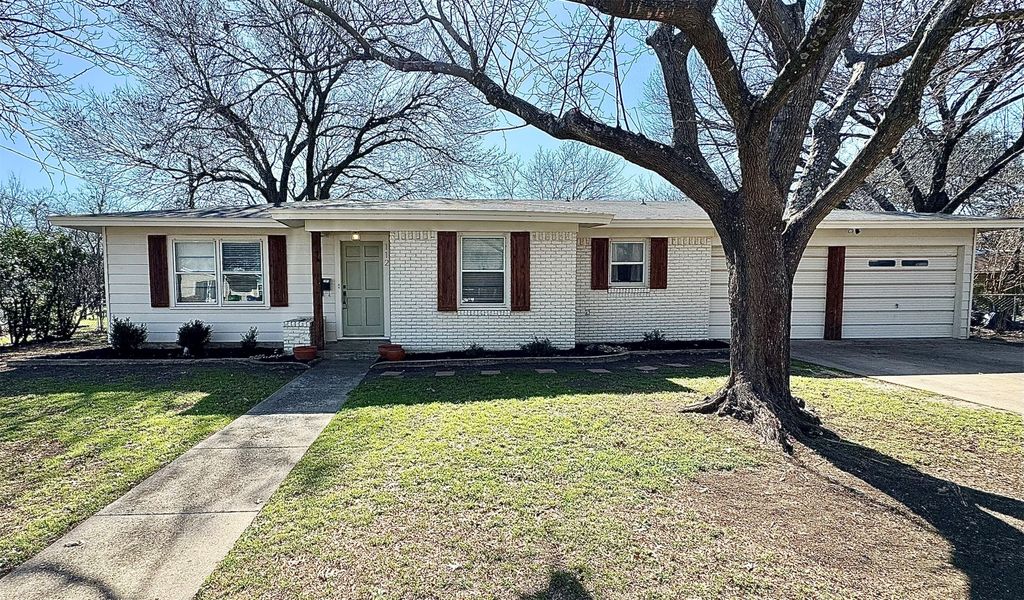 112 Savannah Street, Waxahachie, TX 75165